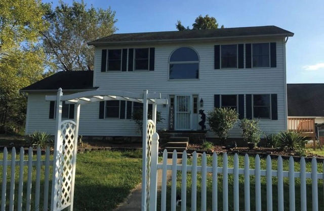 Large Country Home with summer pool and a hot tub