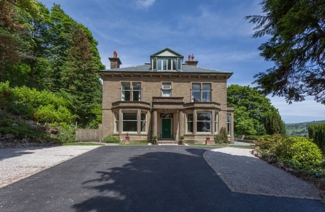 Large Edwardian Villa Set In Woodland Gardens With Panoramic Views. Sleeps 24