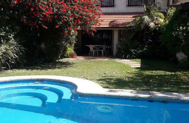 Large family house with pool in quiet neighborhood