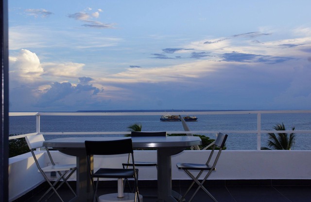 Large furnished studio, sea view