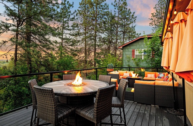 Large Group Retreat: Private Gym, Large Dining Area, Central Location