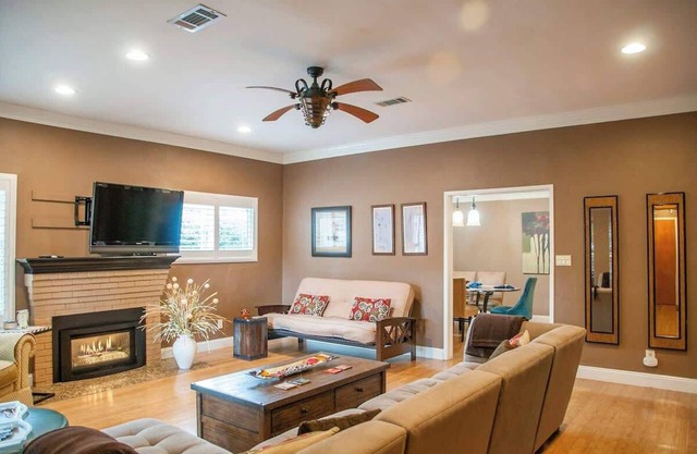 Large Groups-Seq Parks Coast Wineries Skiing all day trips from hime with hot tu