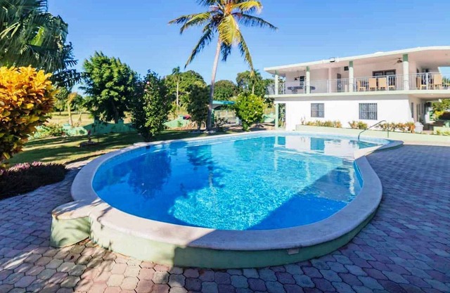 Large guest-friendly villa x 16 guests in Sosua, garden/pool, snooker, volley!