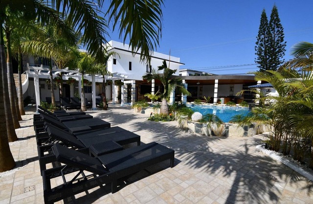 Large guest-friendly villa in downtown Sosua, perfect for bachelor parties!