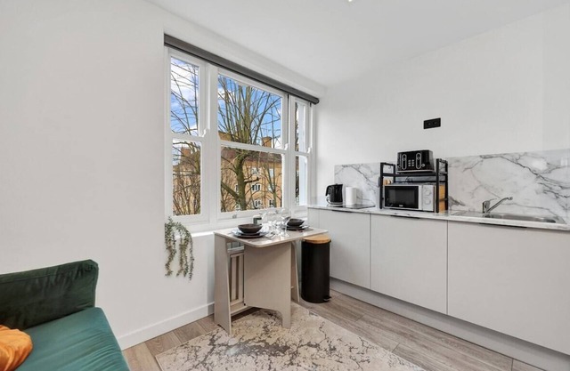 Large High Spec Studio In London