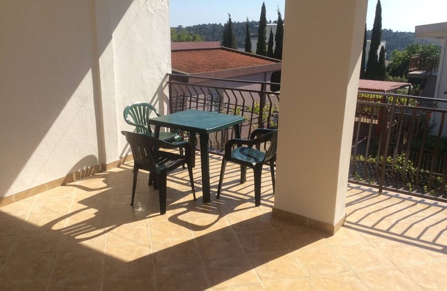 Large holiday house in Sutomore, Bar