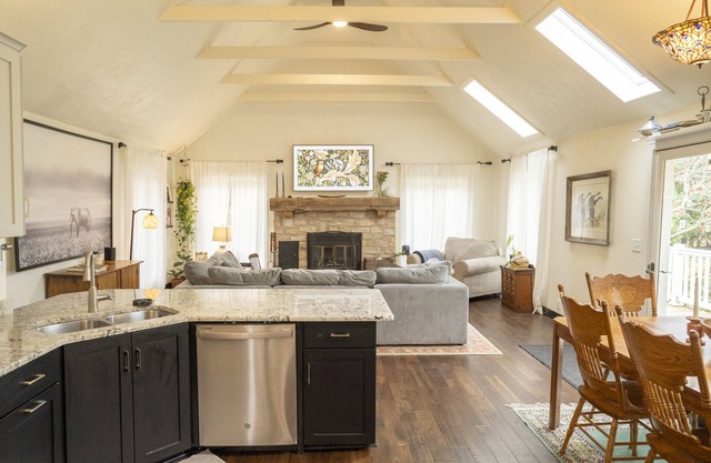 Large home with private yard in Sturgeon Bay. Family Friendly!