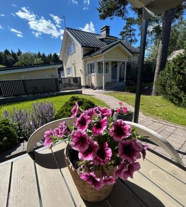 Large House - Sauna, Backyard & Tranquility