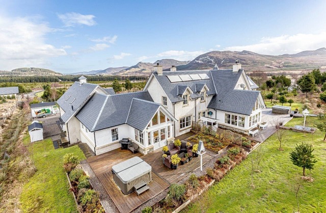 Large Loch Ness Country House with Hot Tubs, Sauna, and beautiful views.