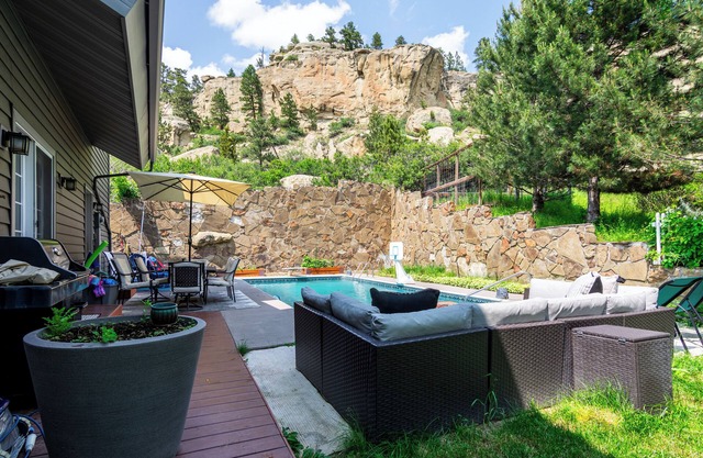 Large Luxury & Private 5BDRM & Heated Pool