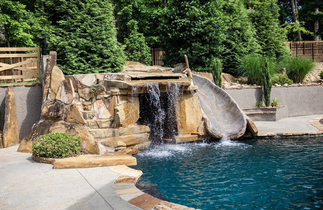 Large Manor with mountain views, pool, hot tub