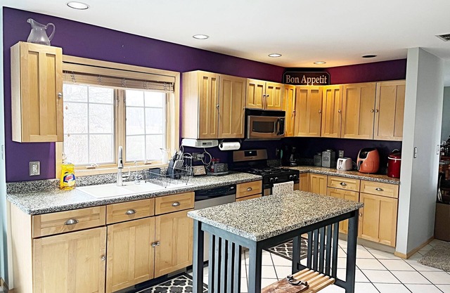 Large Michigan City home!Pool-10 minutes to beach!