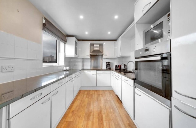 Large Modern 2Bedroom 2Bathroom Apartment London - Perfect for long stay
