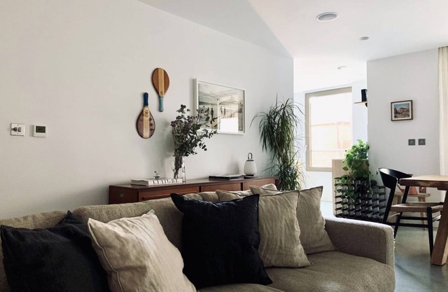 Large, modern East London Apartment with two big balconies