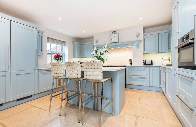 Large, modern Farmhouse with Hot Tub and beautiful countryside views