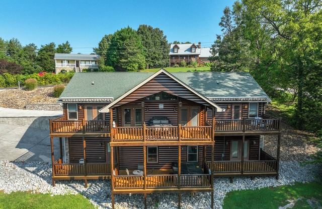 🏔Large Open Cabin, Jaw Dropping Views, Hot Tub and more! 🌊