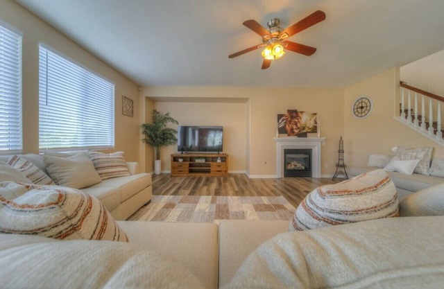 Large Pool Home on a Quiet Cul-De-Sac