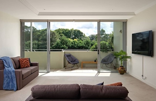 Large Premium 2 Bd Apt with Views | Balcony Dining