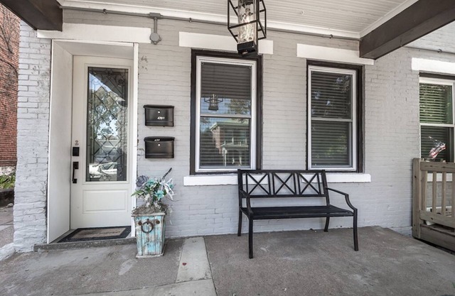 Large & Private w/King Bed Great Location