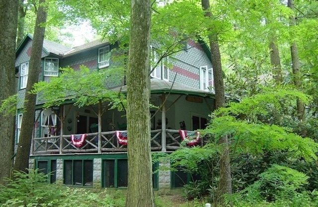 Large Shadywood Cottage with Wrap Around Porch