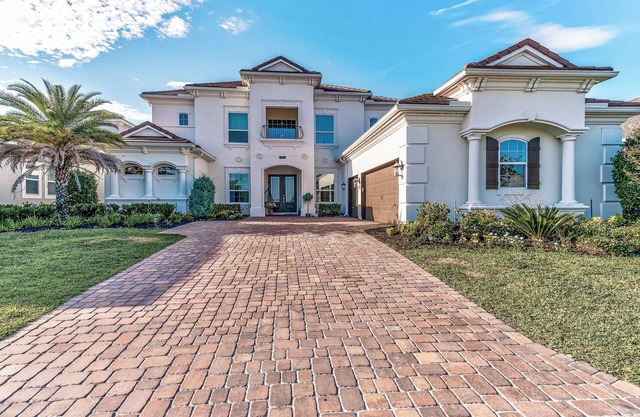 LARGE Spacious home, OutdoorKitchen, Pooltable, Sportsbar, Golfcart, Dogpark