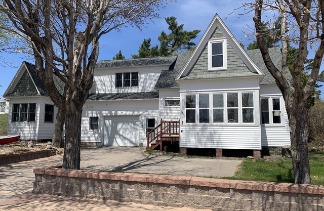 Large Vacation Home Across from Lake Superior & Short Walk to Lighthouse!