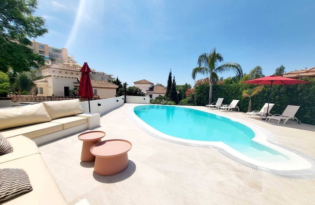 Large Villa with private pool! Perfect locations and amenities.