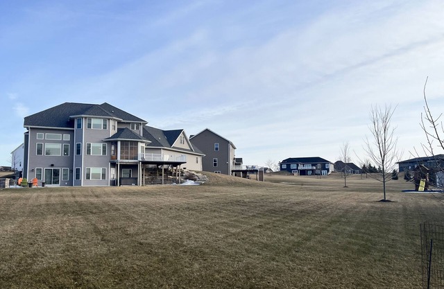 Larger house in quiet neighborhood near Oshkosh w/large backyard!