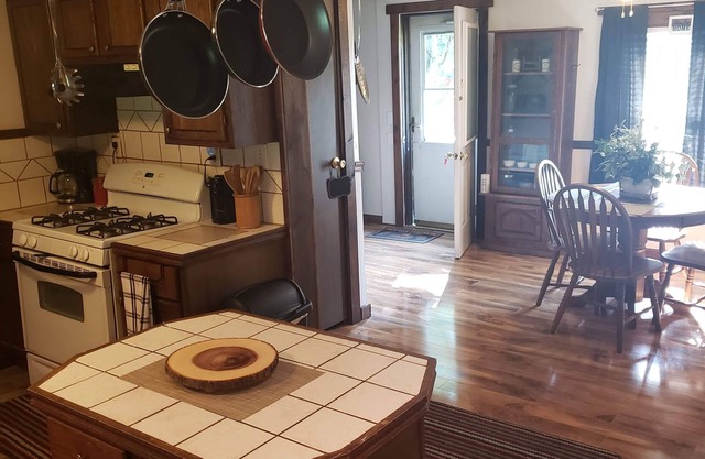 Larry’s Place entire home 2 bedroom, 2 bath