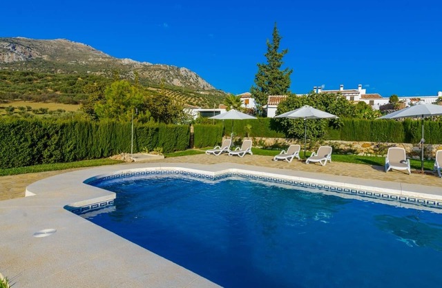 Las Monjas - Saladero Periana by Ruralidays