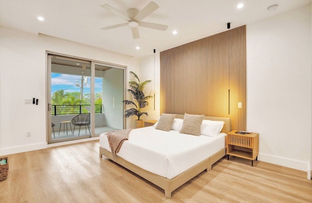 Las Olas-8 BD with Two HTD Pool-Jacuzzi-BBQ-Games