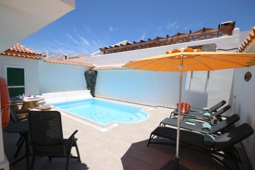 LAS ROSAS by RENTMEDANO Stunning luxury Chocolate Box villa with private heated pool & wifi