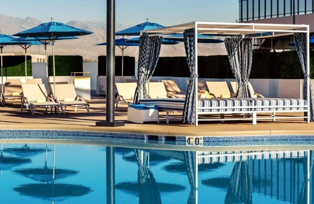 Las Vegas Escape! 3 Great Units, Casino, Pool, Close to High Roller!