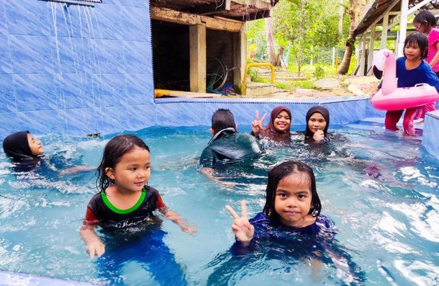 Lata Bayu Chalet - Waterfall & River with Kids Pool