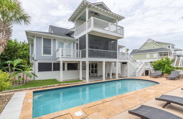 Latitude Adjustment - Private Pool!