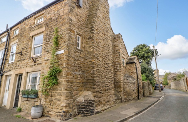 LAVENDER COTTAGE, pet friendly, with open fire in Wolsingham