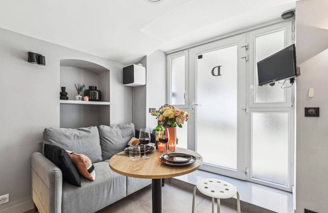 Lavie Maison - Cozy Apt Steps from Palais Royal