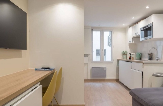 Lavie Maison: Parisian Aircon Gem