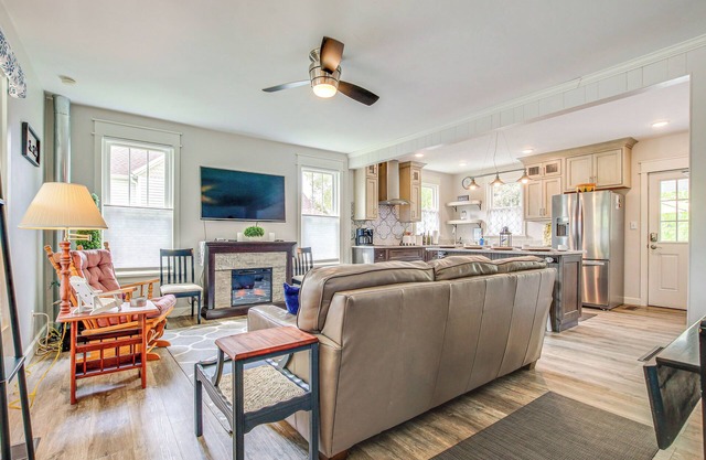 Lavish House w/Patio - 2 Blocks to Green Lake!