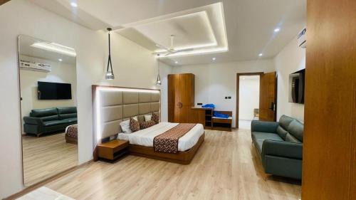 Lawrence Tungsten Resort