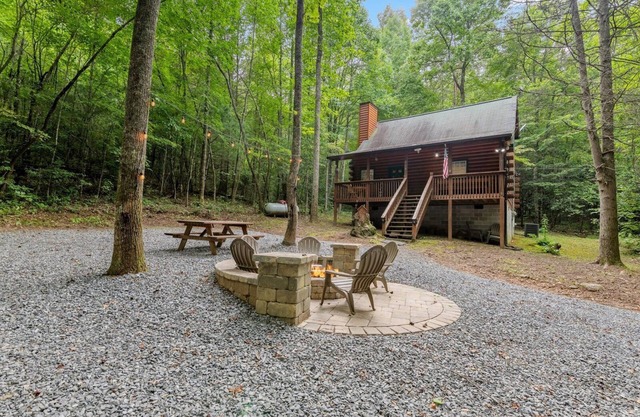 Lazy Bear Cove - Blue Ridge, GA