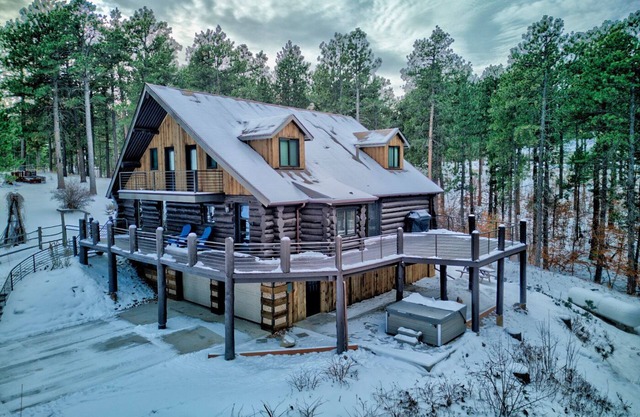 Lazy Elk Lodge, Gorgeous Updated Cabin just outside of Spearfish