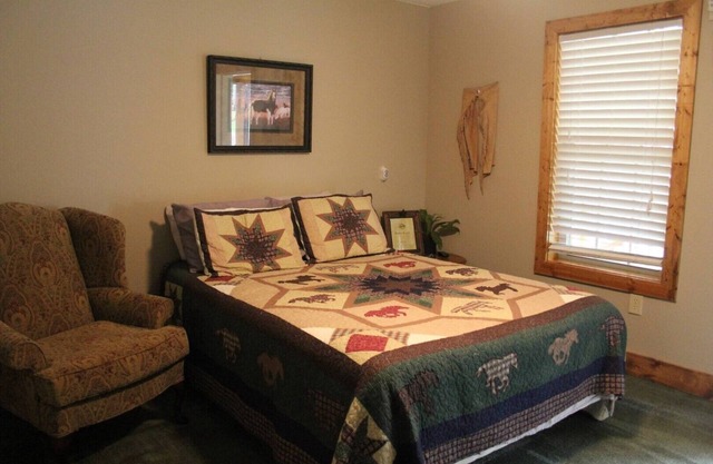 Lazy G Cabin #5 (Duplex Cabin)