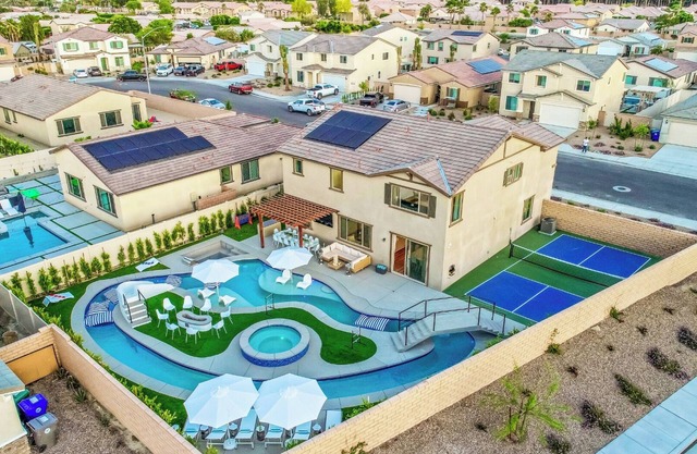 Lazy River, Pickleball, Gameroom, Fun in the desert!
