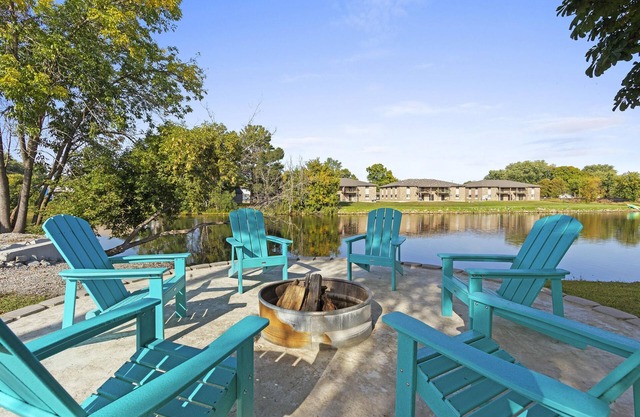 Lazy River Villa - Hottub Fenced Yard Sleeps 11