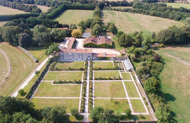 Le Logis Du General - Ten Bedroom Villa, Sleeps 20