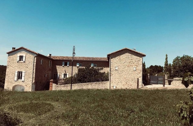 Le mas du figuier at the foot of the medieval city