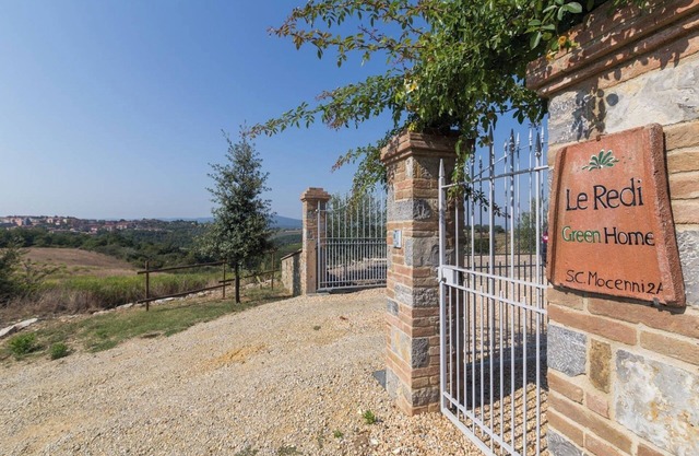 Le Redi: sustainable geothermal country villa, amazing views over Chianti hills