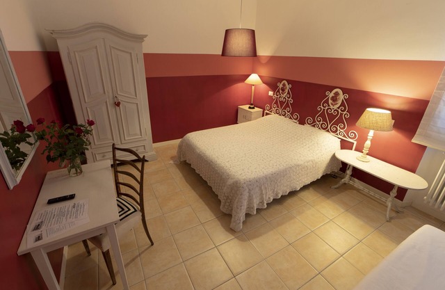 "Le Rose" family room with private en-suite bathroom