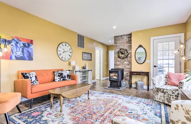 Lebanon Farmhouse: 29 Mi to Ocean Beach Park!